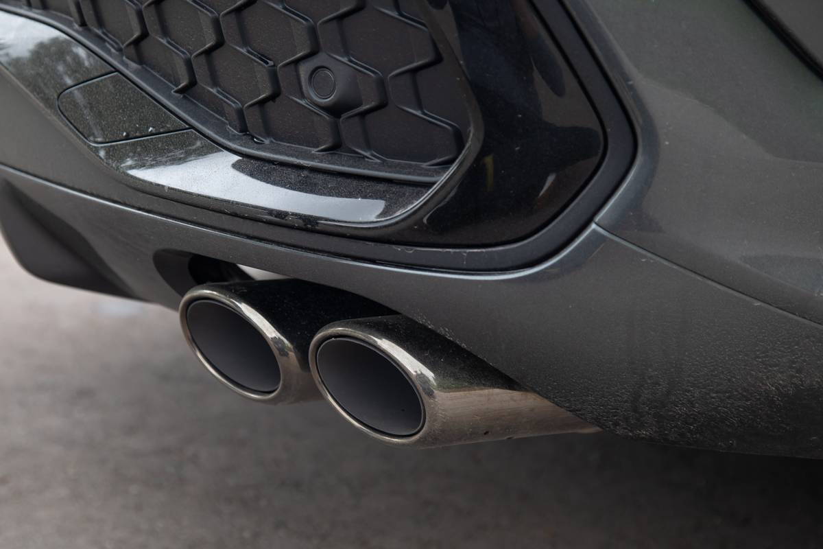 audi sq5 2025 15 exterior tailpipe jpg