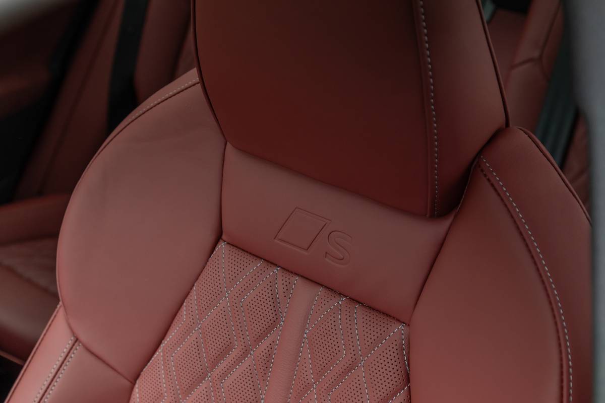 audi sq5 2025 20 interior front row seat jpg