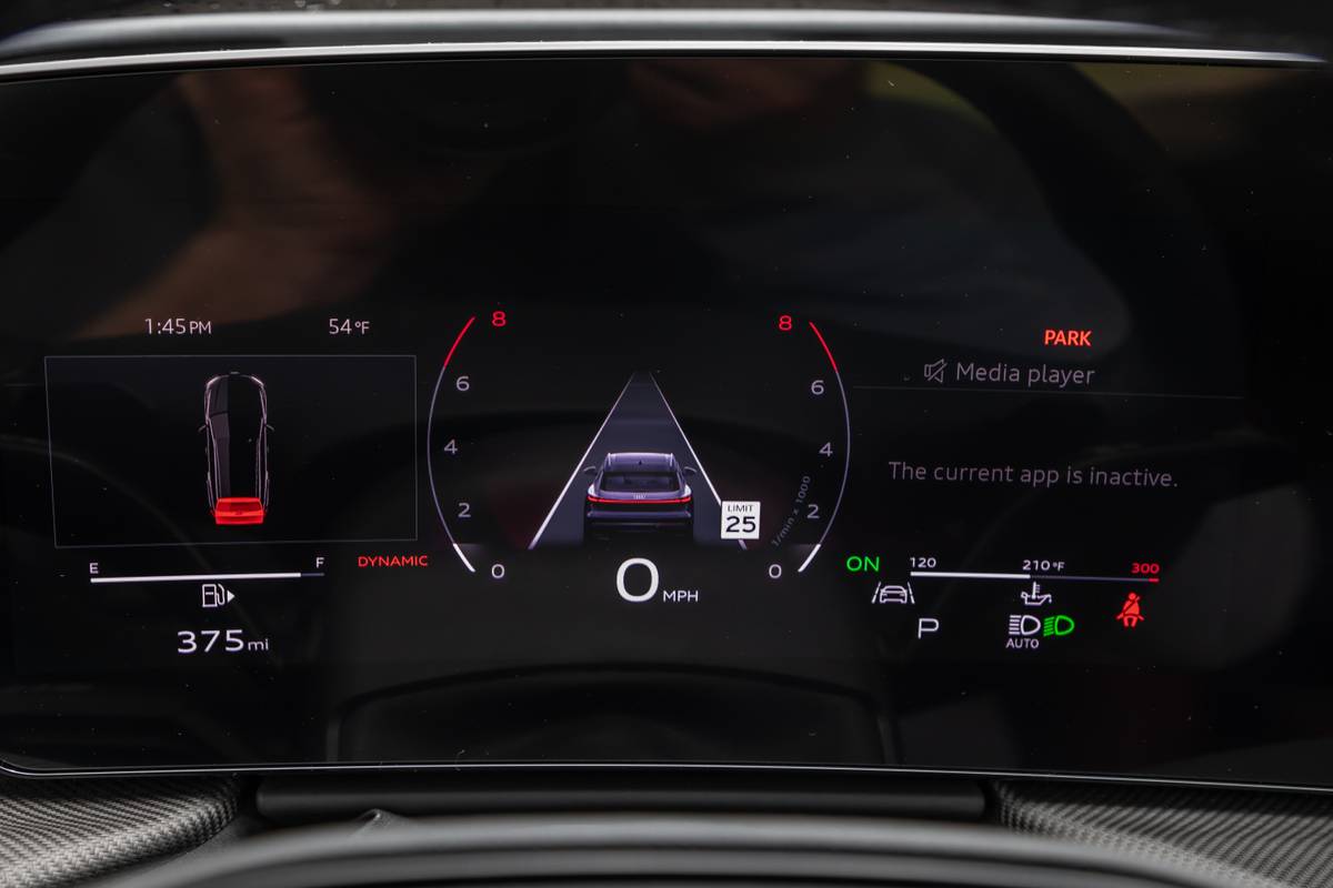 audi sq5 2025 26 interior instrument panel jpg