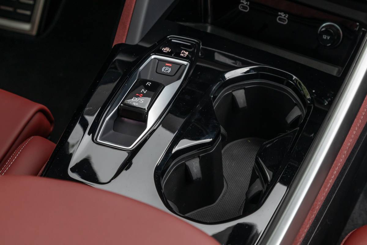 audi sq5 2025 28 interior gearshift jpg