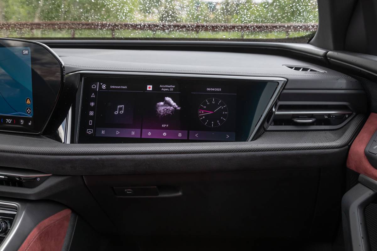 audi sq5 2025 33 interior passenger display jpg