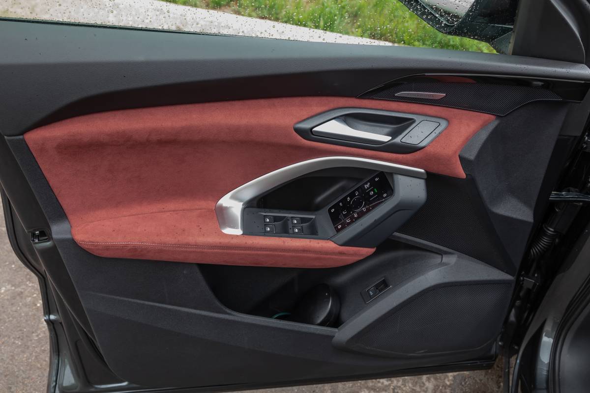 audi sq5 2025 35 interior door jpg