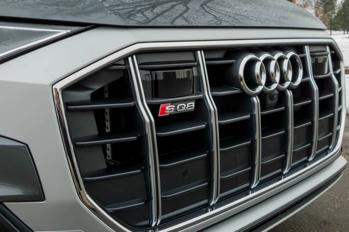 2020 Audi SQ8 grille