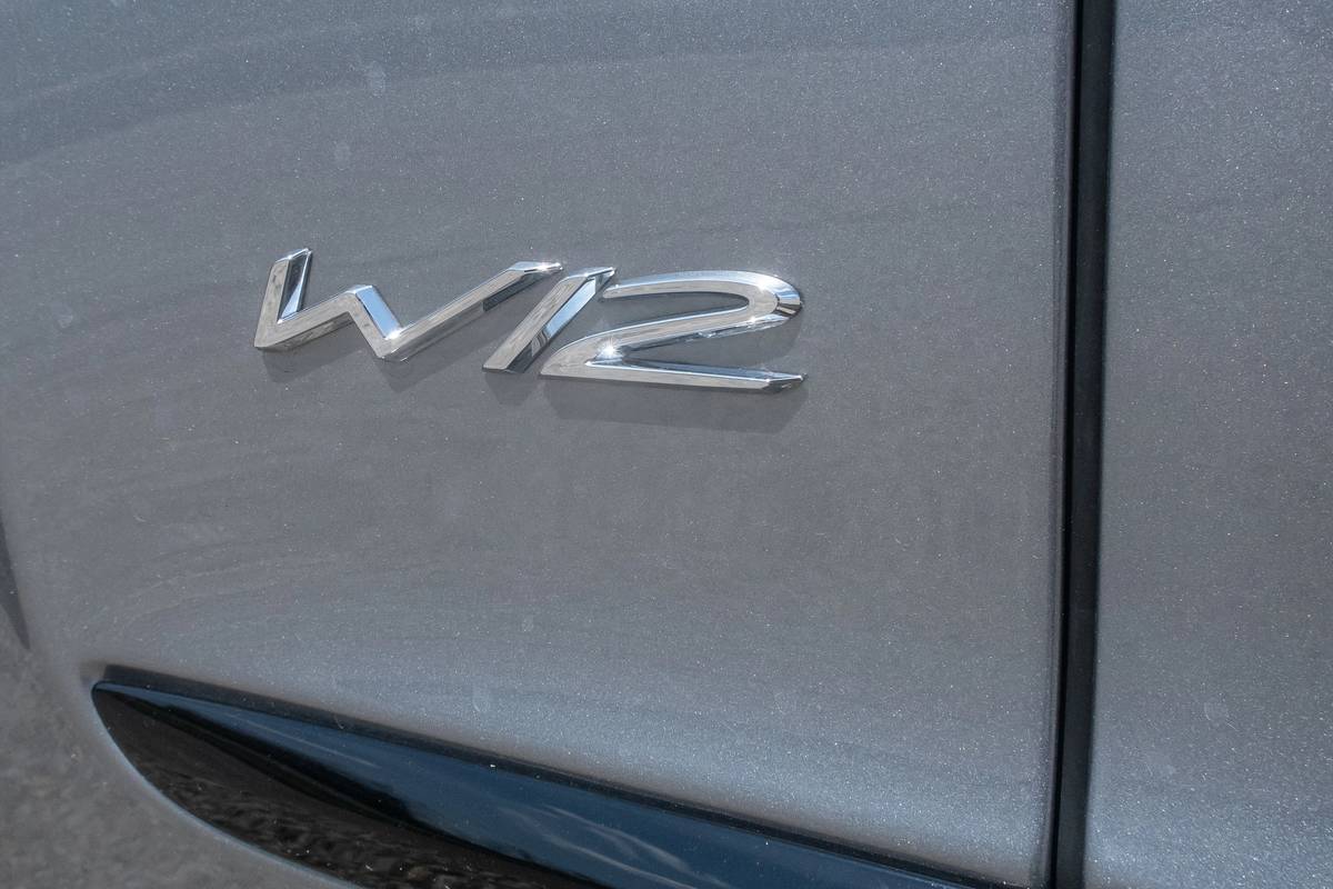 bentley flying spur 2020 05 badge  exterior  profile  silver jpg