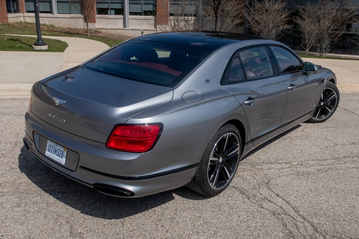 bentley flying spur 2020 08 exterior  rear angle  silver jpg