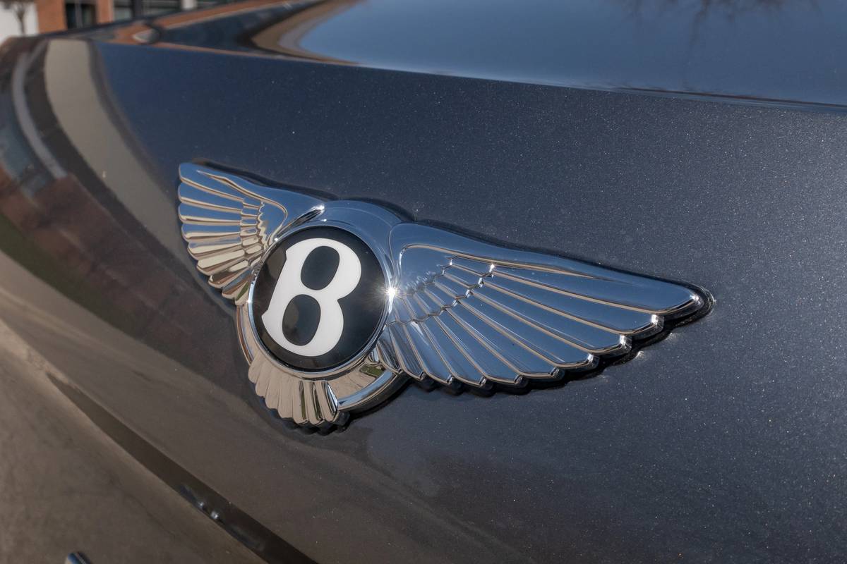 bentley flying spur 2020 11 badge  exterior  rear  silver jpg