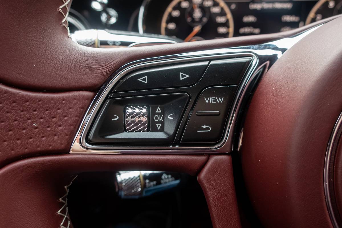 bentley flying spur 2020 17 controls  interior  steering wheel jpg