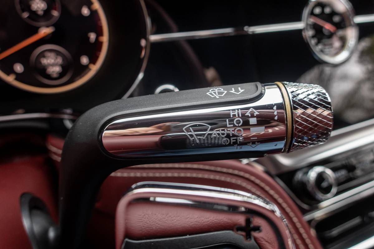 bentley flying spur 2020 19 controls  interior  steering wheel jpg