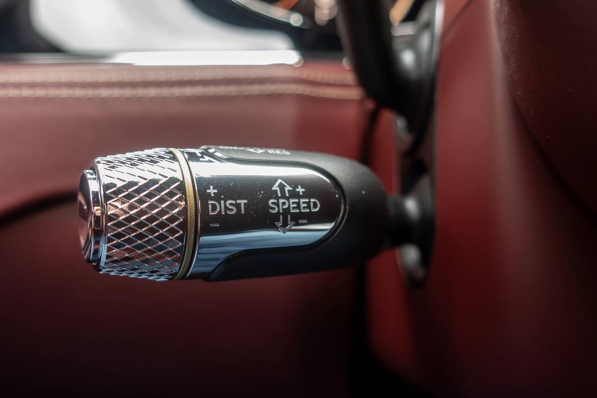 bentley flying spur 2020 20 controls  interior  steering wheel jpg