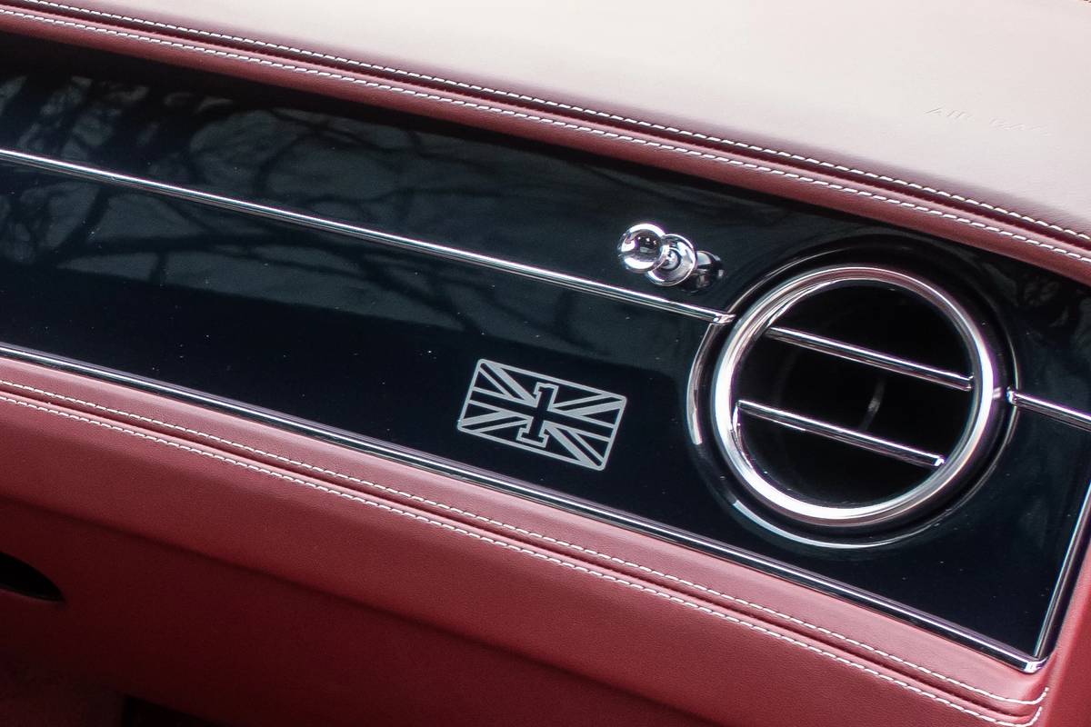 bentley flying spur 2020 32 badge  dashboard  front row  interior jpg