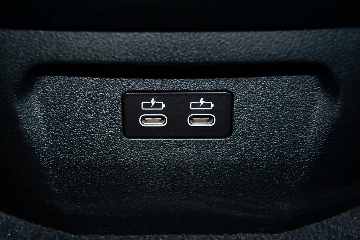 My Car Has A Usb C Port Is It Better What Do I Do News Cars Com