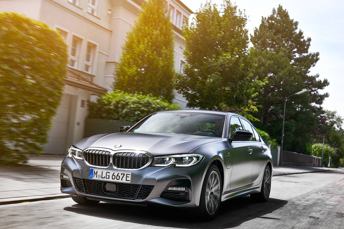 2021 BMW 330e Specs, Price, MPG & Reviews