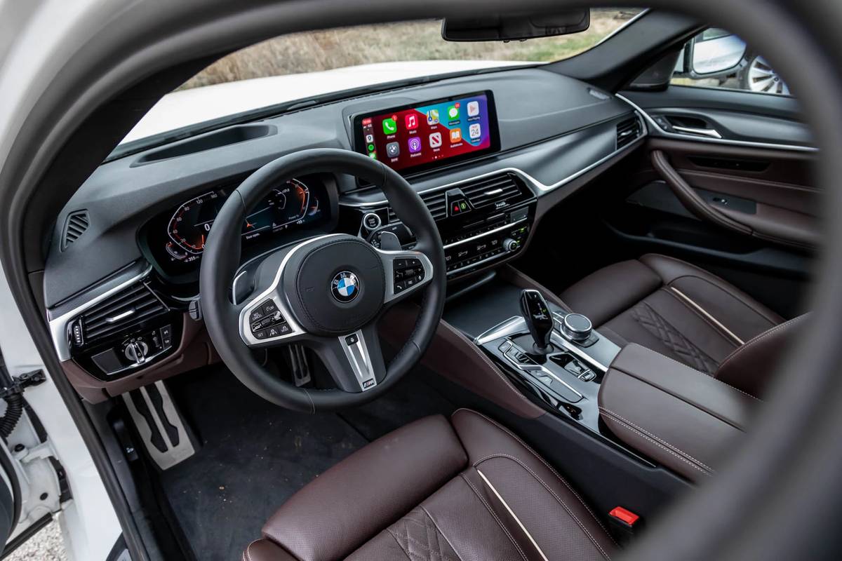 bmw 540i x drive 2021 17 снимок кабины, интерьер приборной панели в первом ряду jpg