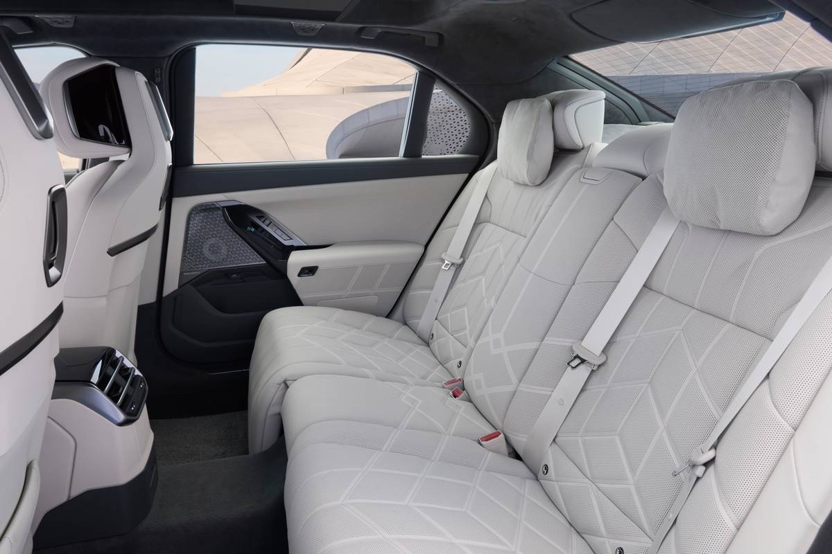 bmw 7 series 2027 13 interior backseat oem jpg