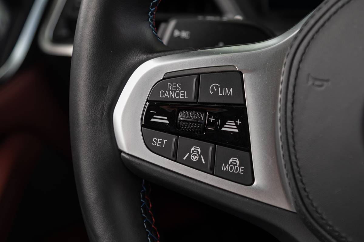 bmw i4 m50 2022 27 interior steering wheel controls scaled jpg