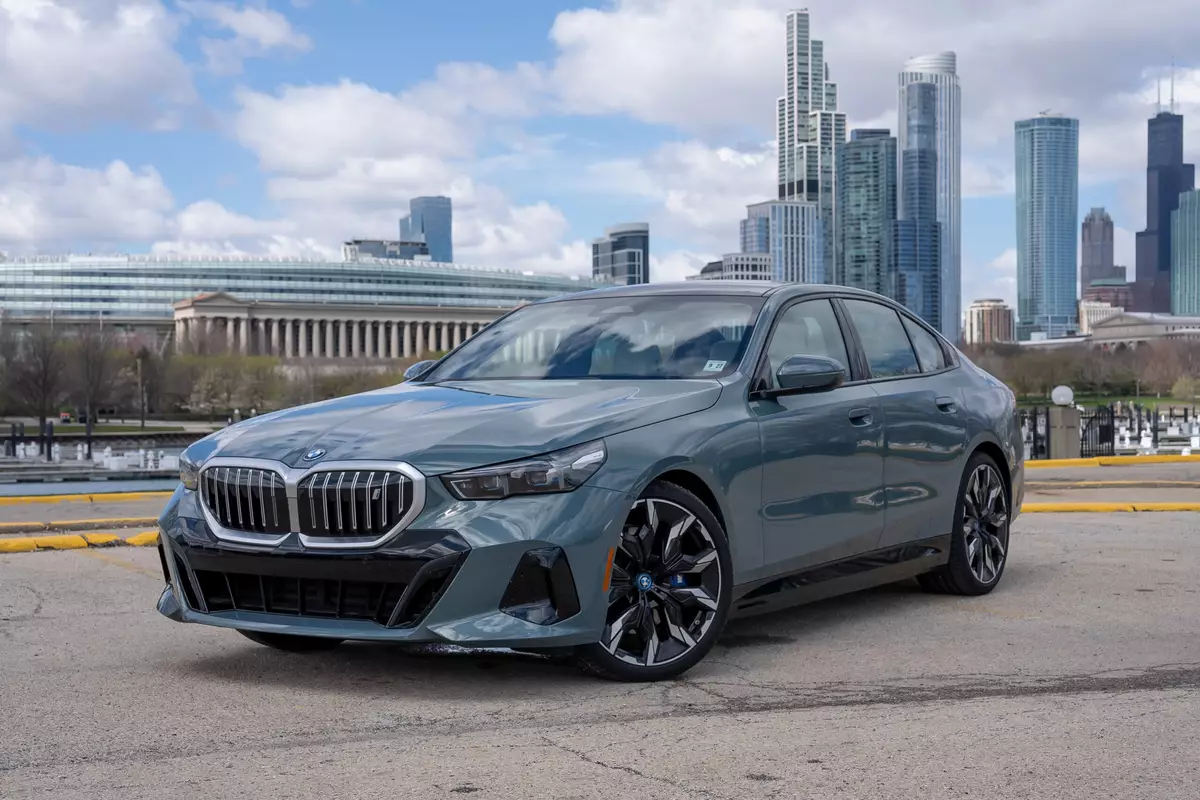 bmw i5 2024 01 exterior front angle scaled jpg