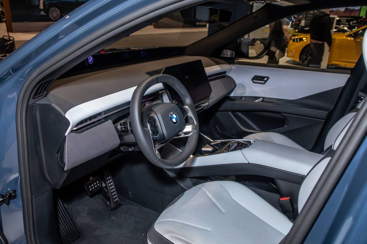 bmw ix3 2026 05 interior front row cas scaled jpg