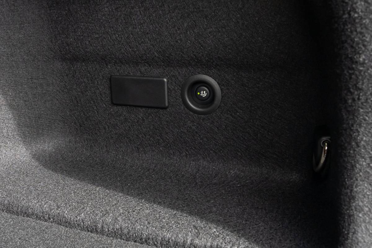 bmw ix3 2027 48 interior cargo controls scaled jpg