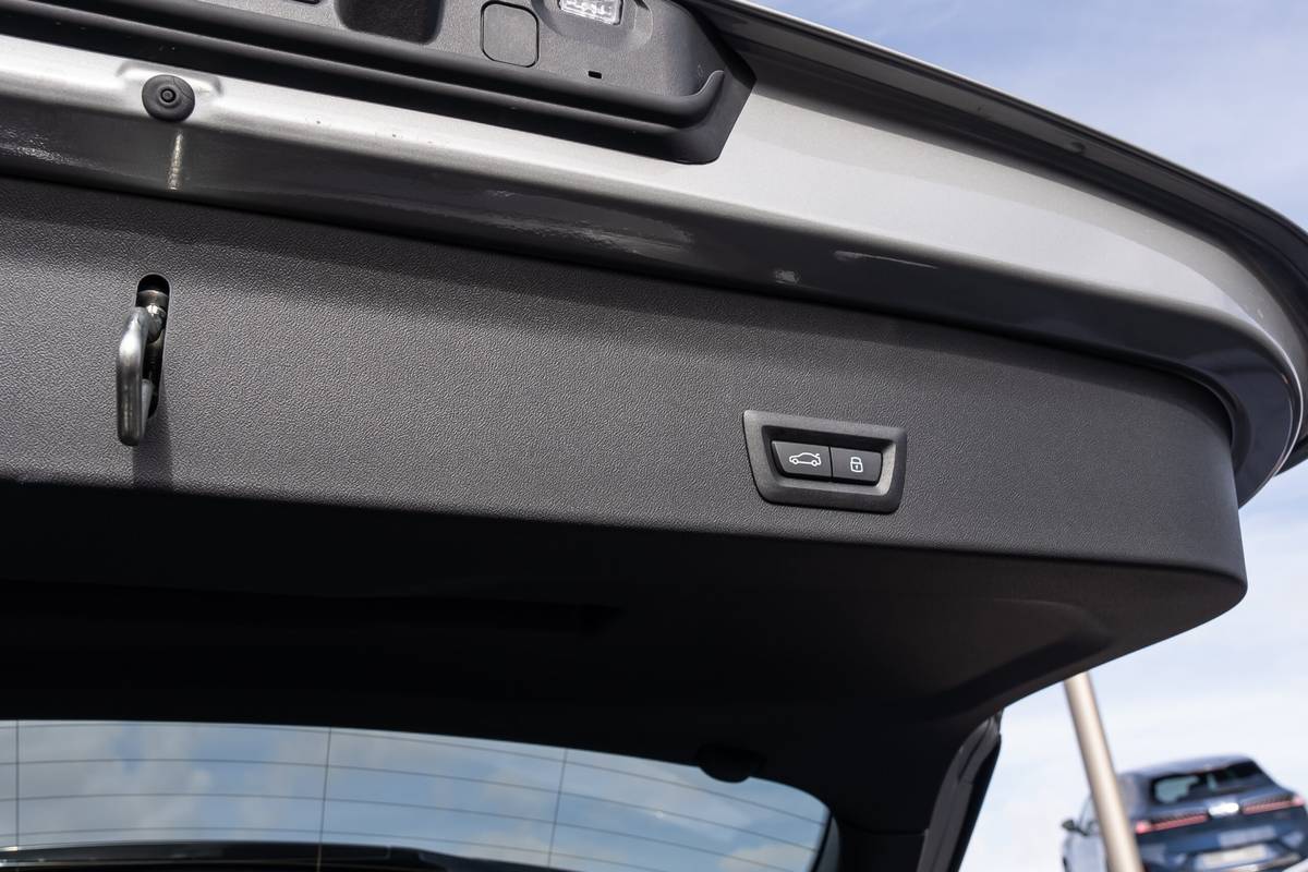 bmw ix3 2027 49 interior cargo controls scaled jpg