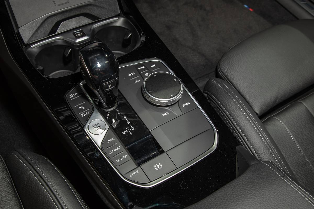 bmw m235i gran coupe 2020 cl 16 interior center console jpg
