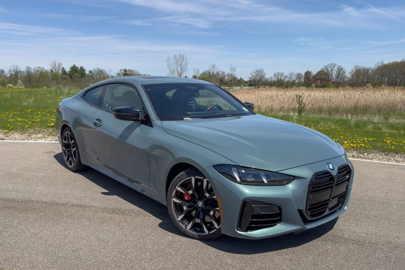 bmw-m440i-coupe-2025-01-exterior-front-angle