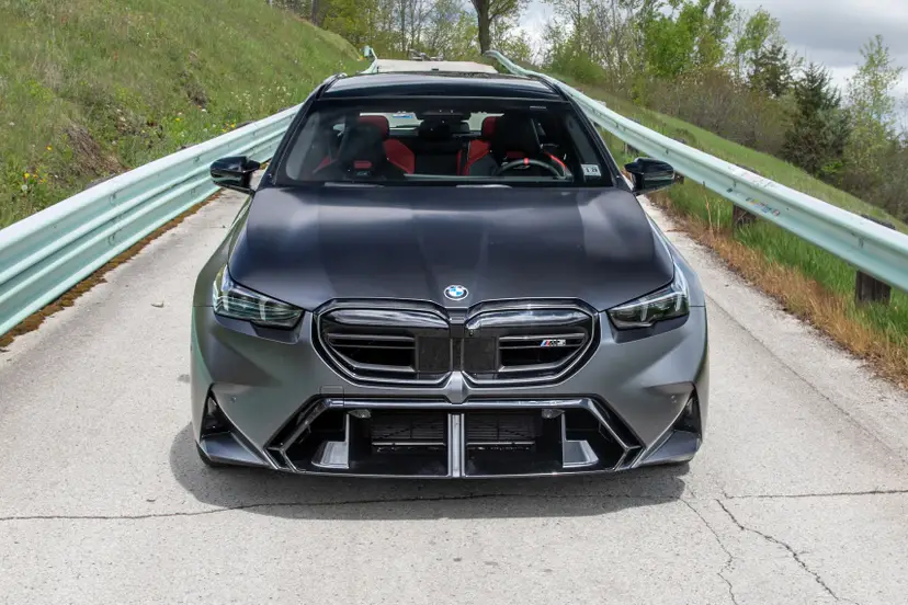 bmw-m5-touring-2025-05-exterior-front