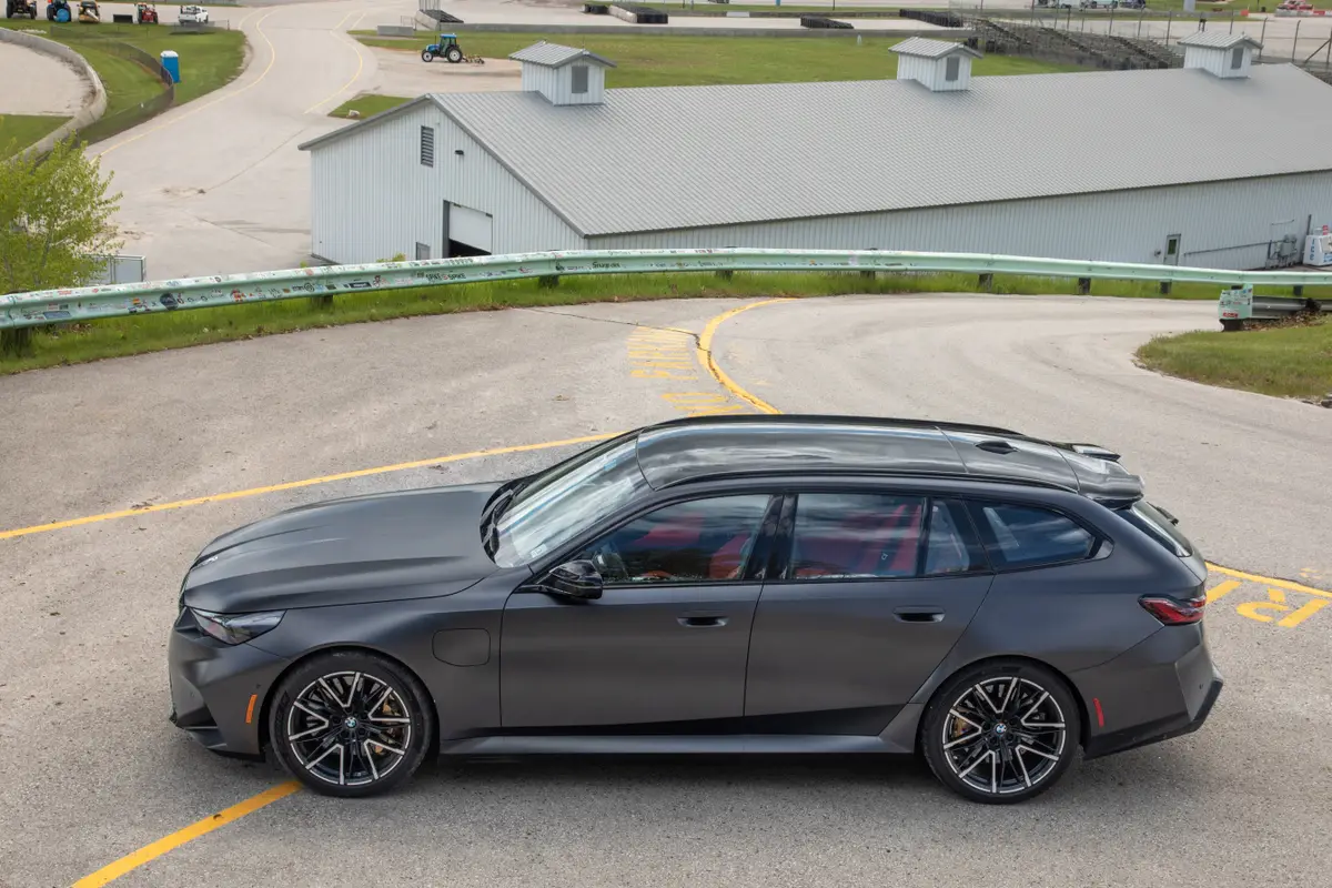 bmw m5 touring 2025 09 exterior profile jpg
