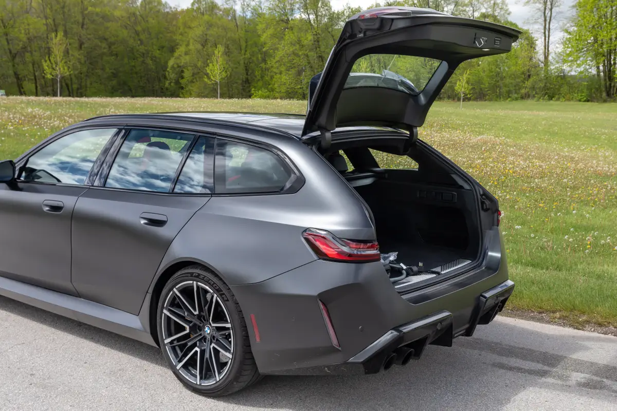 bmw m5 touring 2025 13 exterior hatch jpg