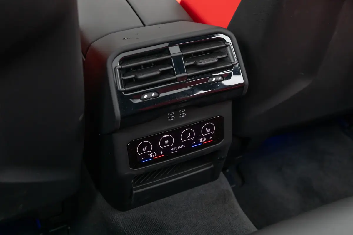 bmw m5 touring 2025 40 interior backseat climate control jpg