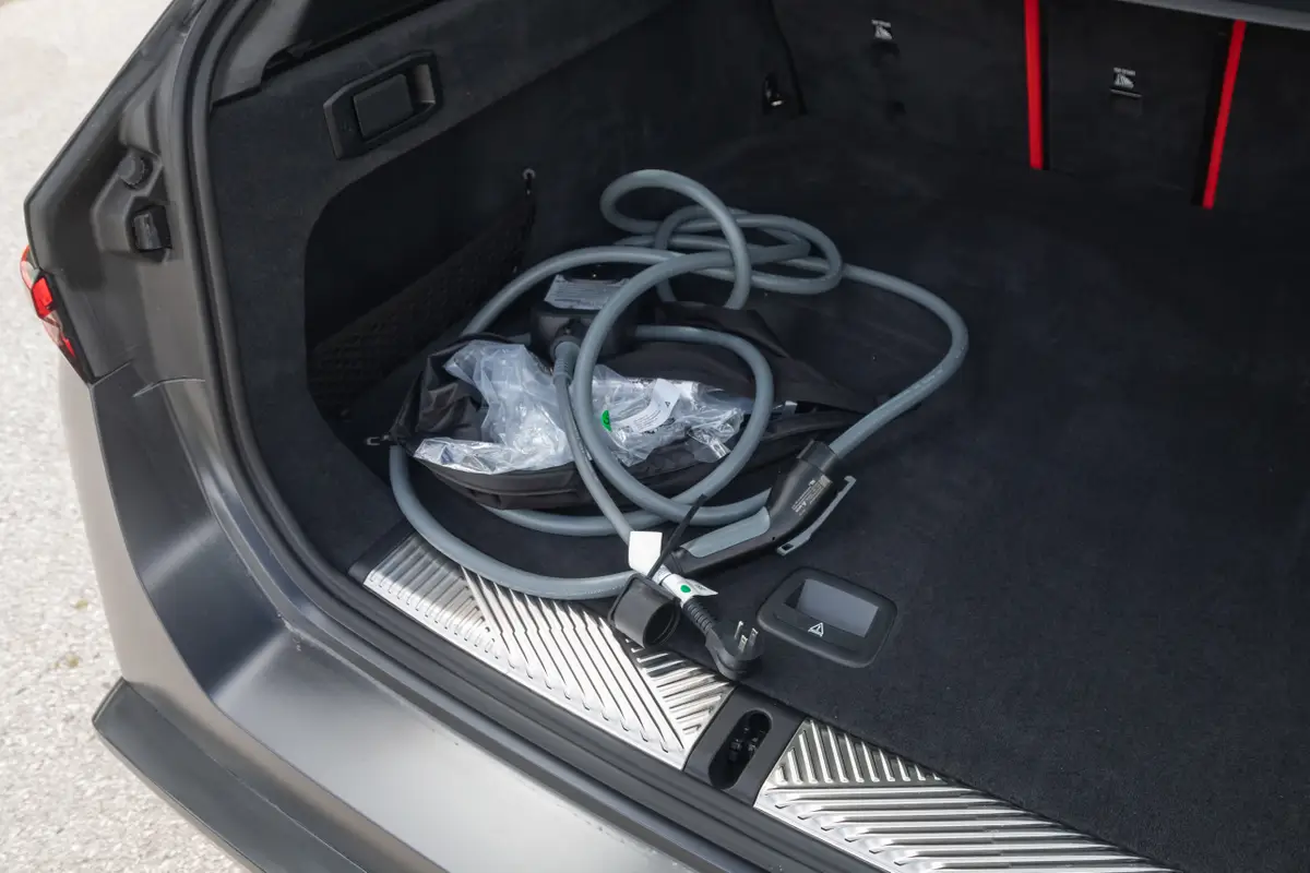 bmw m5 touring 2025 41 interior cargo jpg