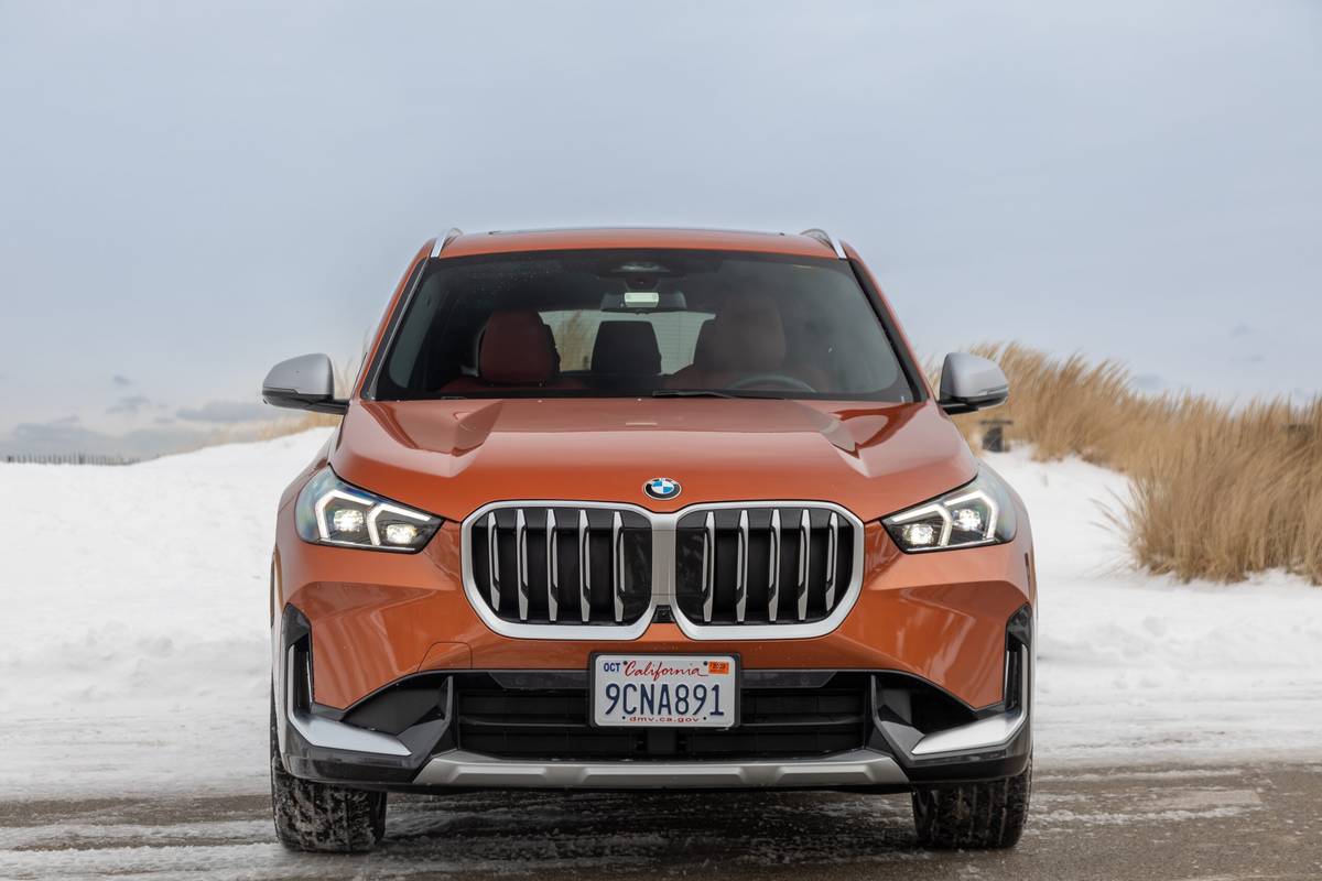 bmw x1 2023 02 внешний вид в масштабе спереди jpg