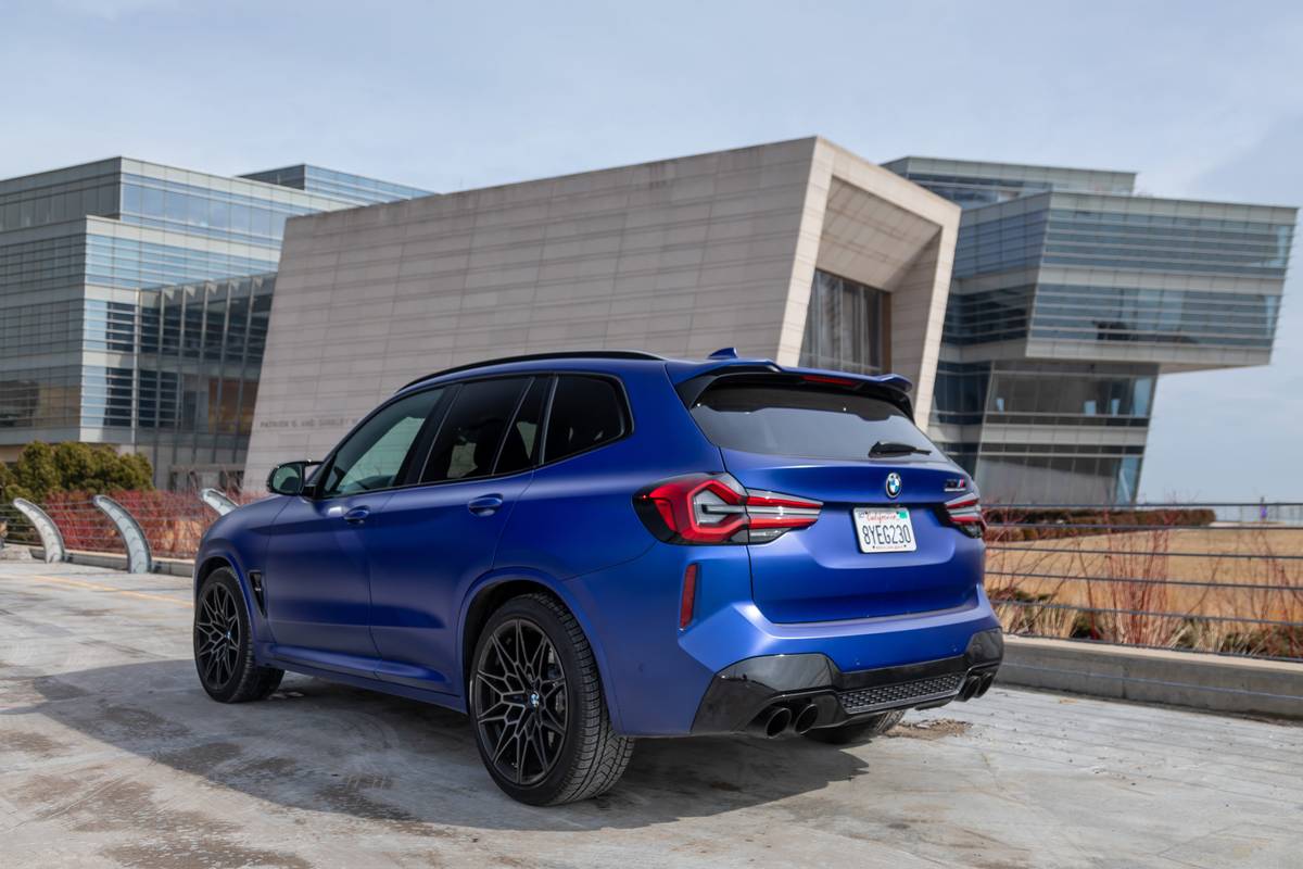 bmw-x3-m-competition-2022-09-blue-exterior-rear-angle-suv