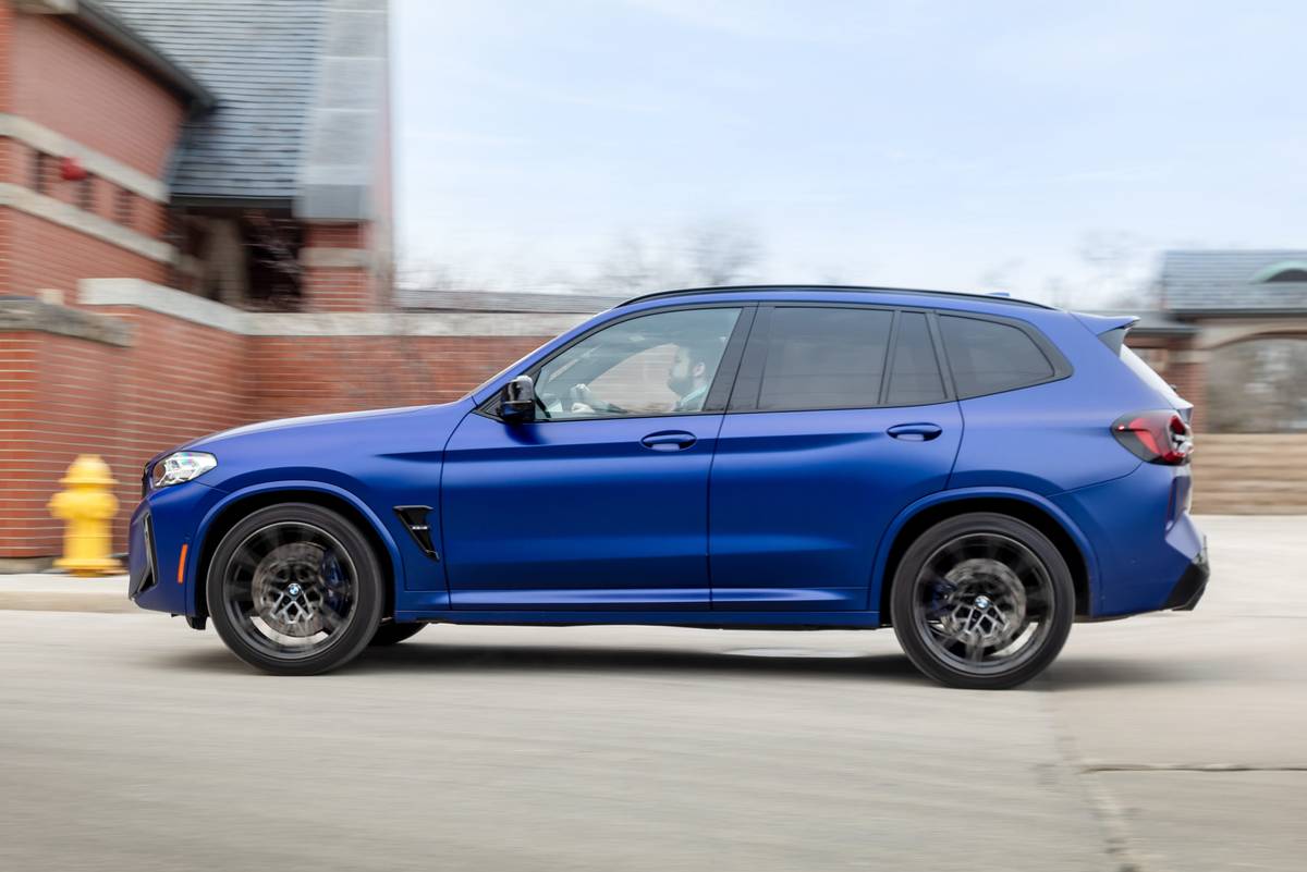 bmw x3 m competition 2022 17 синий внедорожник с динамичным внешним профилем в масштабе jpg