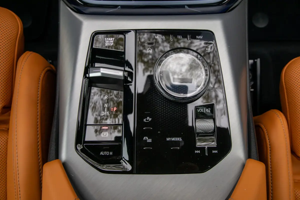bmw x3 m50 xdrive 2025 29 interior gearshift scaled jpg