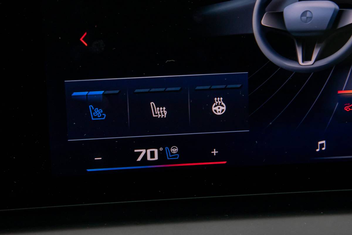 bmw x3 m50 xdrive 2025 37 interior climate control scaled jpg