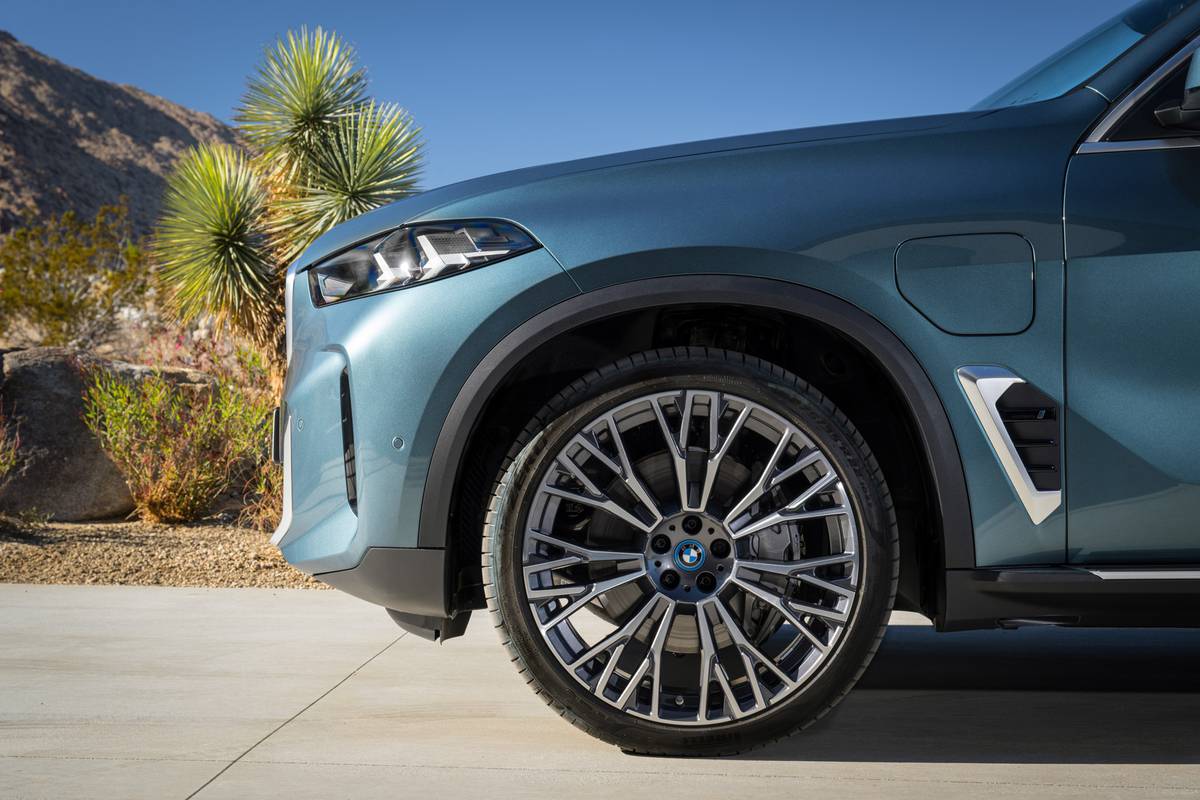 2024 BMW X5 | Manufacturer image