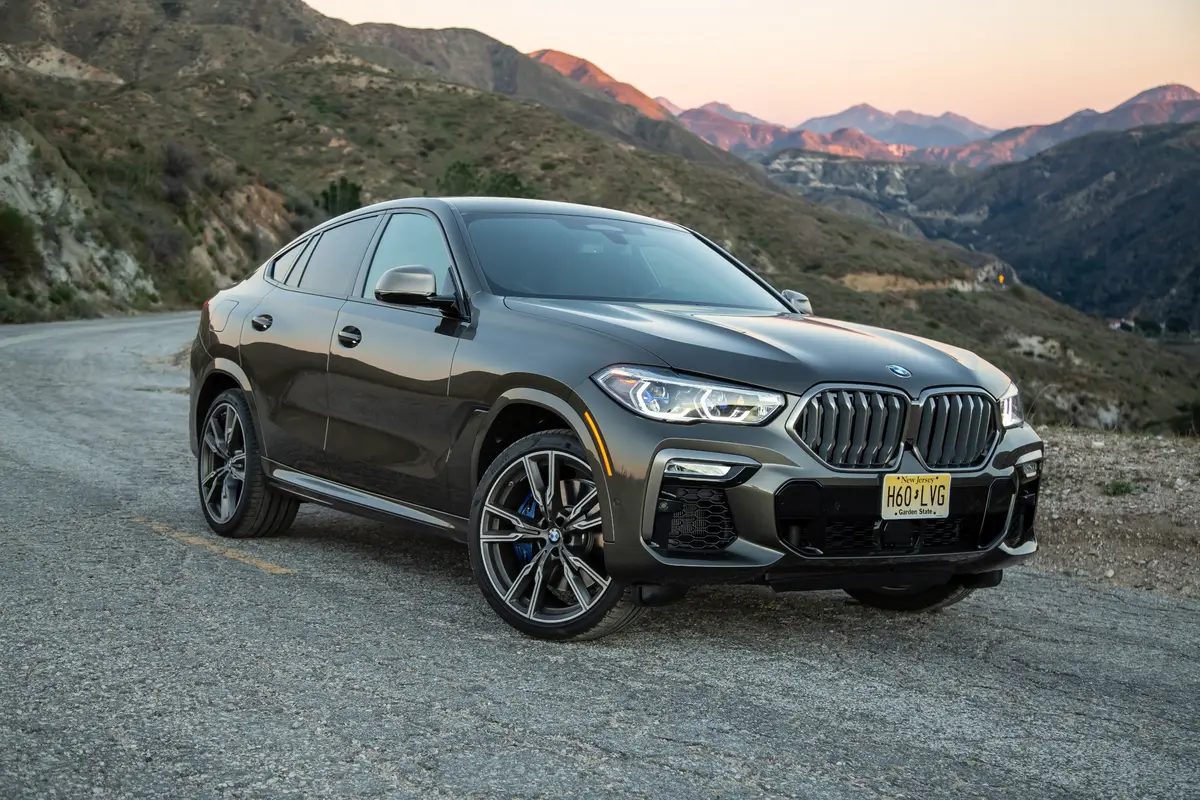 bmw x6 m50i 2020 1 угол обзора экстерьера спереди серый grey mountains jpg