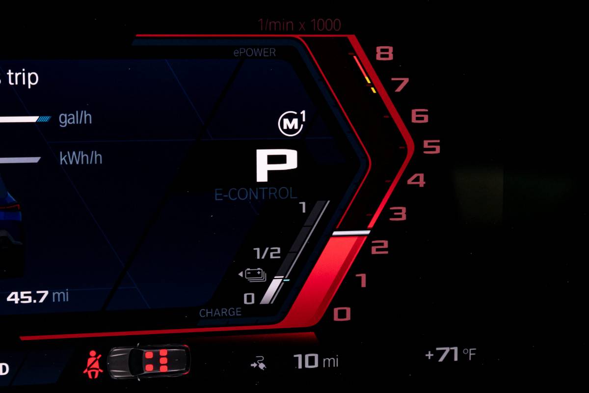 внутренняя приборная панель bmw xm 2023 43 в масштабе jpg