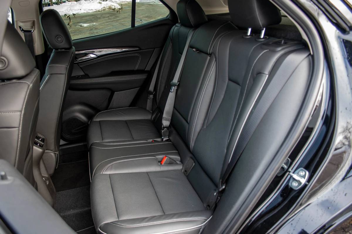 buick envision essence 2021 24 backseat  interior jpg