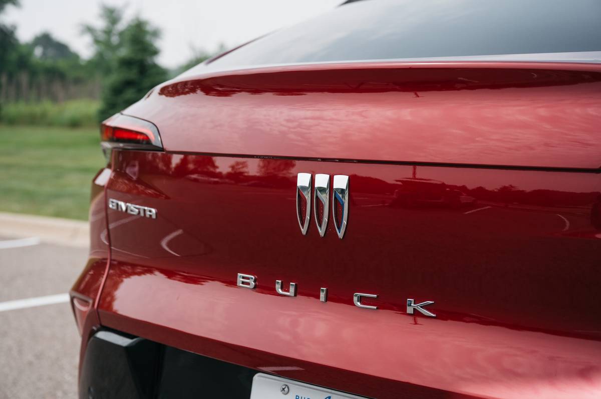2024 Buick Envista Specs, Price, MPG & Reviews