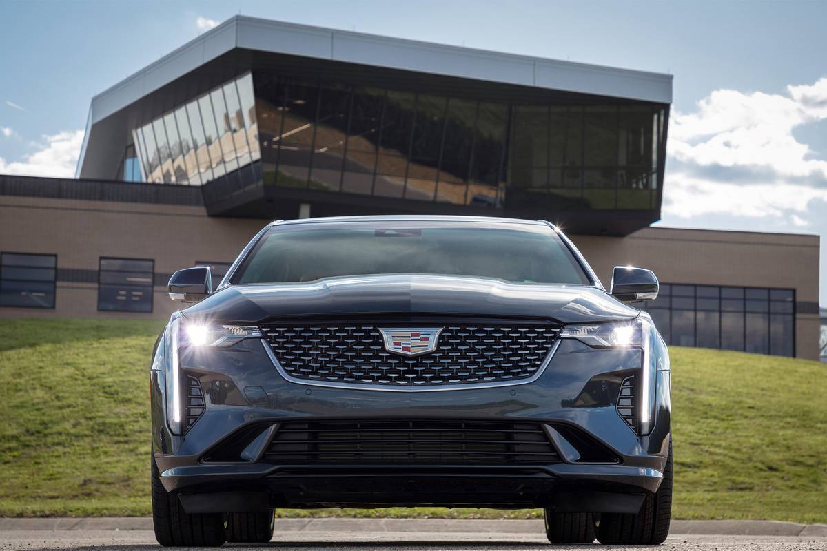 cadillac ct4 premium luxury 2020 03 exterior front green grille jpg