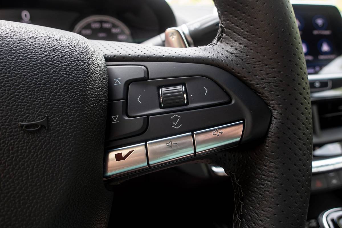 cadillac ct4 v 2020 16 controls  interior  steering wheel jpg
