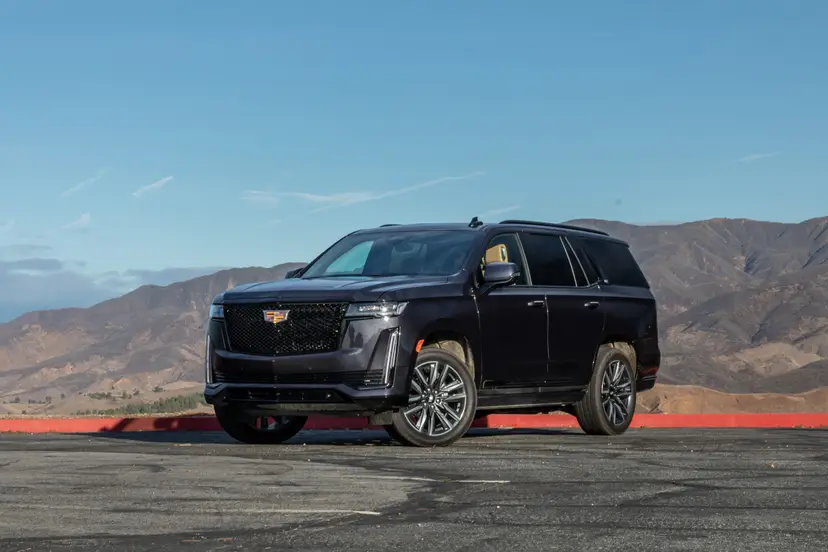 cadillac-escalade-2022-04-black-exterior-front-angle-suv