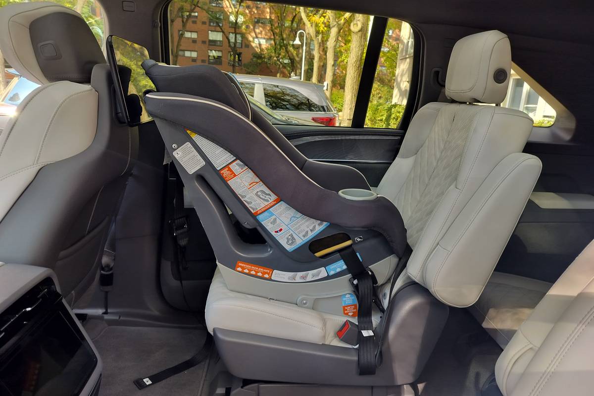 cadillac escalade iq 2026 interior csc 02 jpg