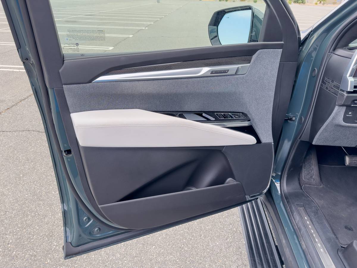 cadillac escalade v 2025 18 interior door scaled jpg