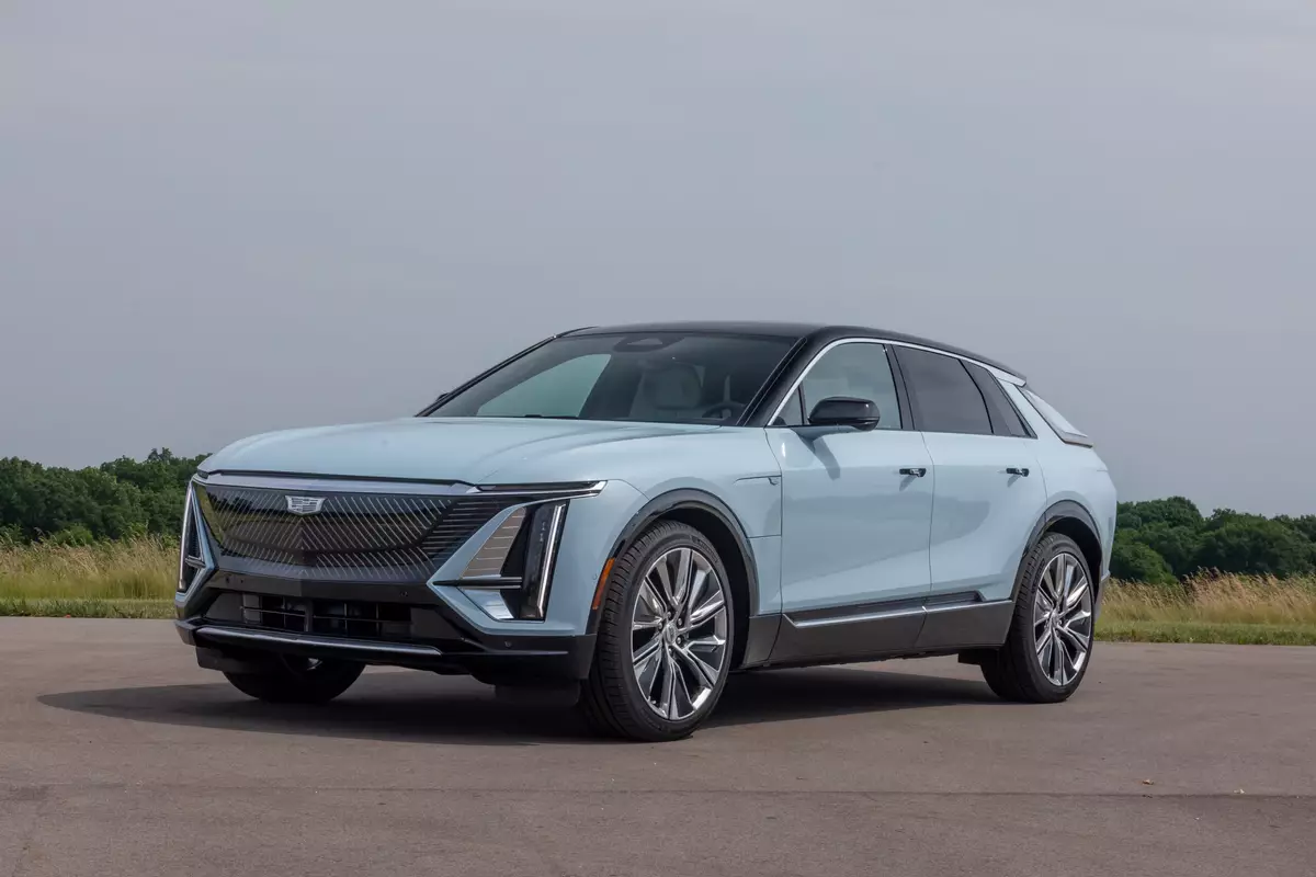 2024 Cadillac Lyriq Review: Traditional Comfort, New Age Tech | Cars.com