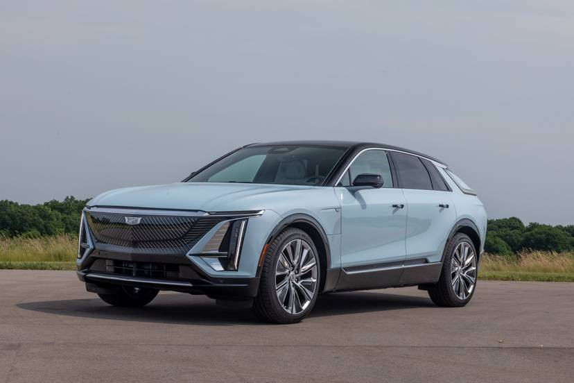 cadillac-lyriq-2024-02-exterior-front-angle