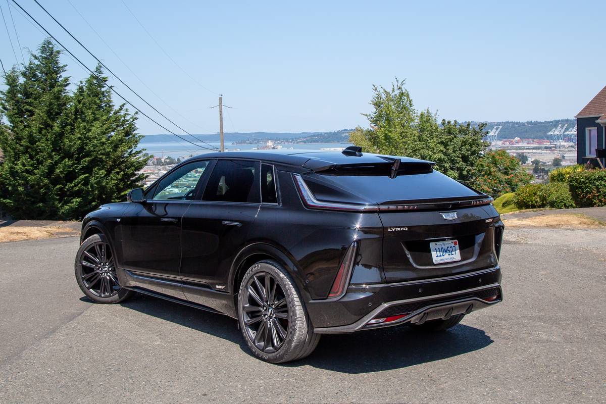 cadillac lyriq v 2026 18 exterior rear angle jpg