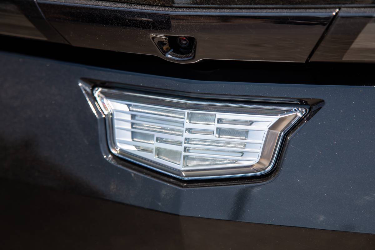 cadillac lyriq v 2026 21 exterior rear badge jpg