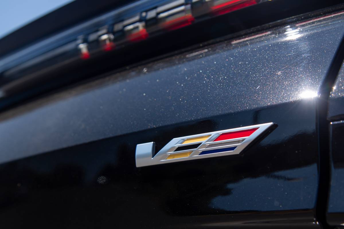 cadillac lyriq v 2026 22 exterior rear badge jpg